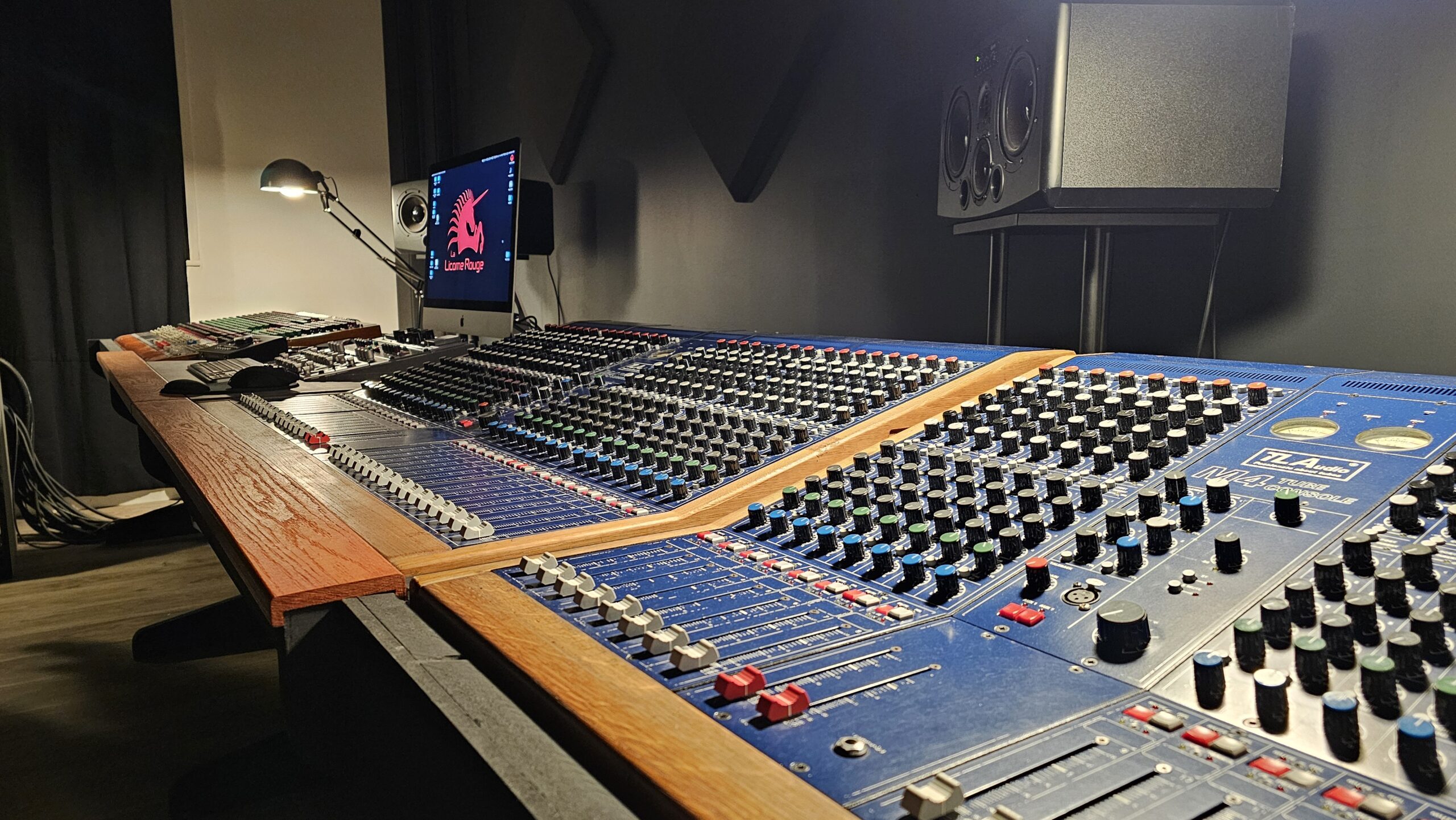La Licorne Rouge Consoles TL Audio