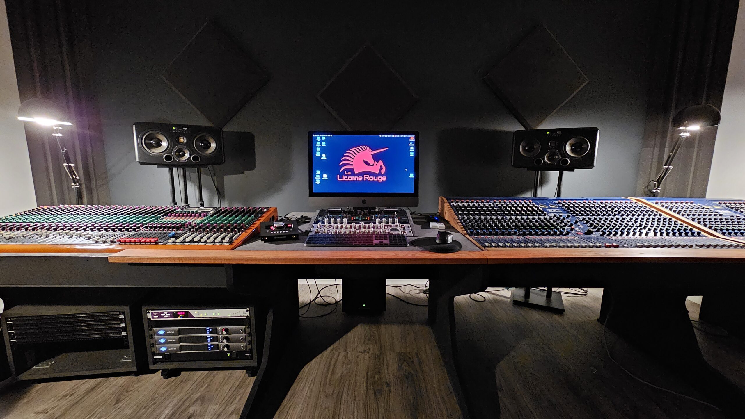 La Licorne Rouge Studios Consoles ATB32 et TLAudio, Manley Mastering